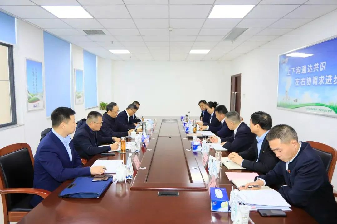 省政府國資委黨委書記、主任李濤一行到花花牛乳業(yè)集團(tuán)調(diào)研