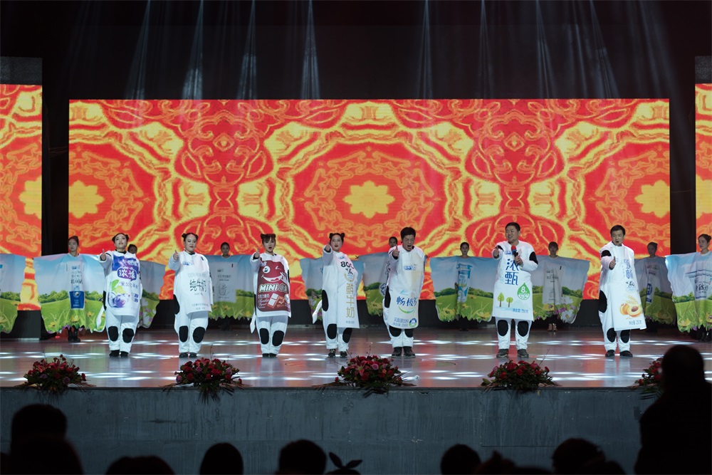 “不忘初心、聚力前行” 花花牛集團(tuán)2018迎新春聯(lián)歡會(huì)隆重舉行