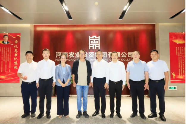 東方甄選俞敏洪先生到訪河南農(nóng)投集團(tuán)，品嘗花花牛產(chǎn)品并給予高度評價